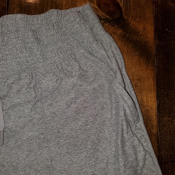 Grey Athletic Works gym shorts Large 12-14 - Picture 4 of 9
